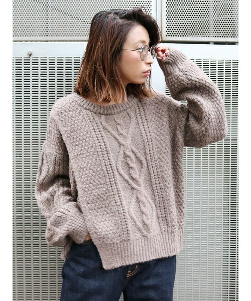 デザインケーブルニット