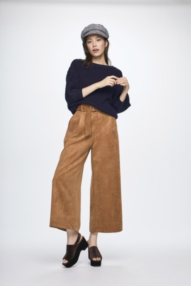 ケーブルパフスリーブセーター