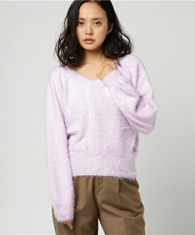 ショート丈フェザーシャギーニットトップス