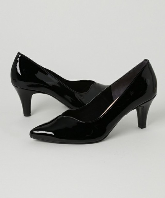 エナメル素材！Vカットポインテッドトゥパンプス