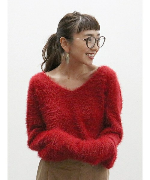 Vネックシャギーカラーニット