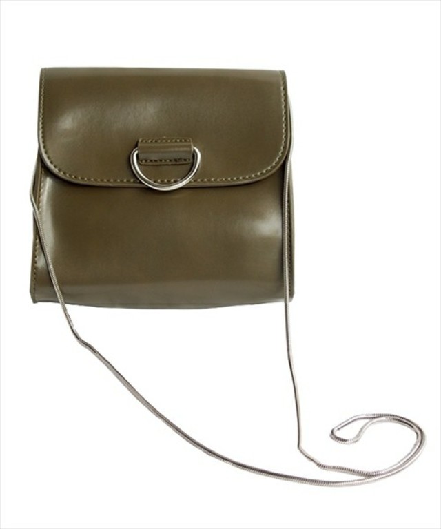 メタルチェーン台形フォルムマチ付きヴィンテージ風コンパクトショルダーバッグ