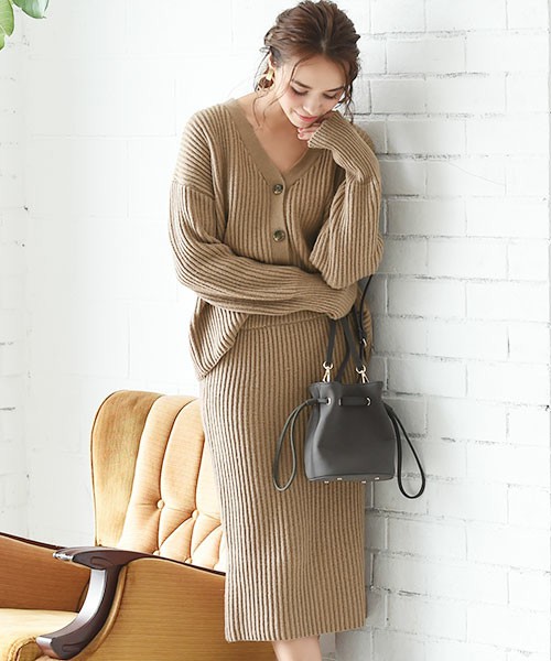 ニットカーディガン×タイトスカート・セットアップ