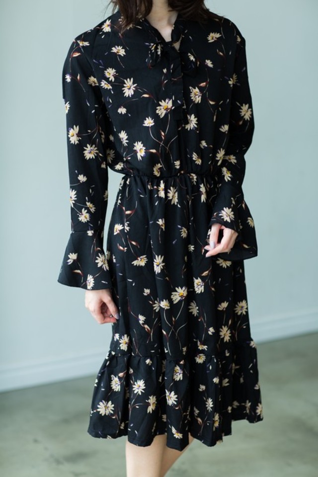 花柄フリルワンピース