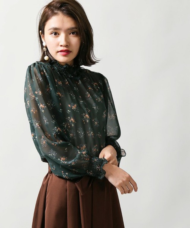 シャーリングハイネックブラウス