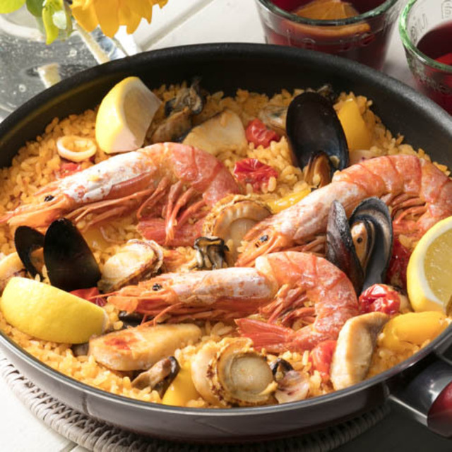 素材にこだわった魚介のパエリアキット