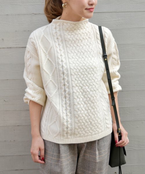 アランアミボトルネックプルオーバー