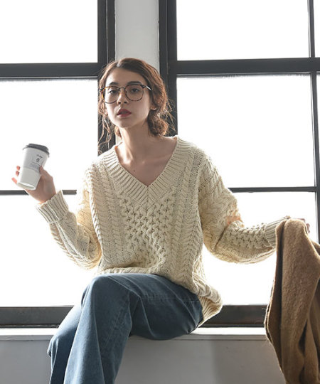 Vネックアランニットトップス