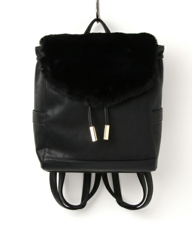 被せファーリュック