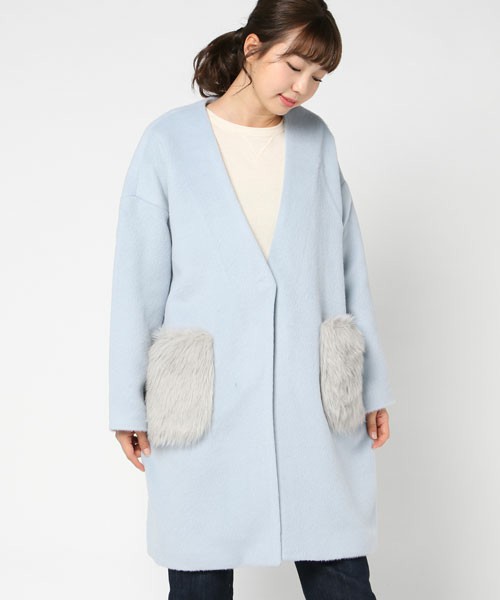 シャギー素材のポケットファーノーカラーVネックコート