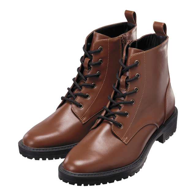 レースアップブーツ