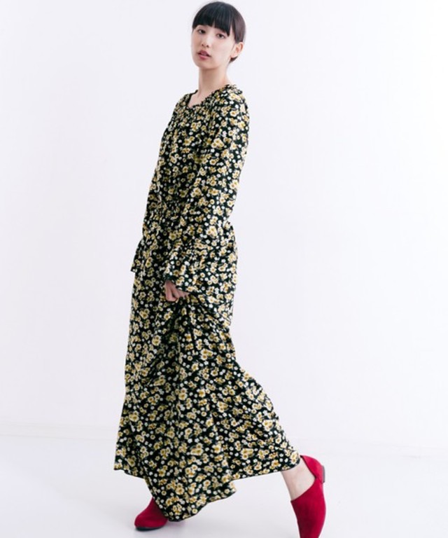 小花柄ギャザーネックワンピース