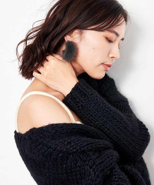 ファー サークル ピアス