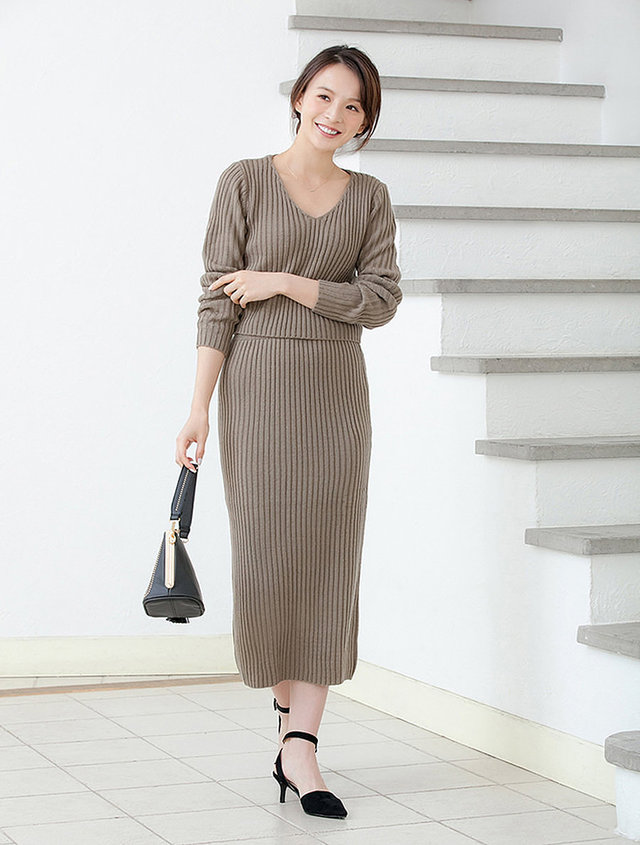 Vネックリブニットセットアップ