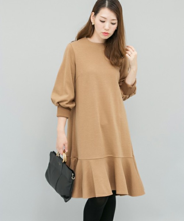 裾フレアワンピース