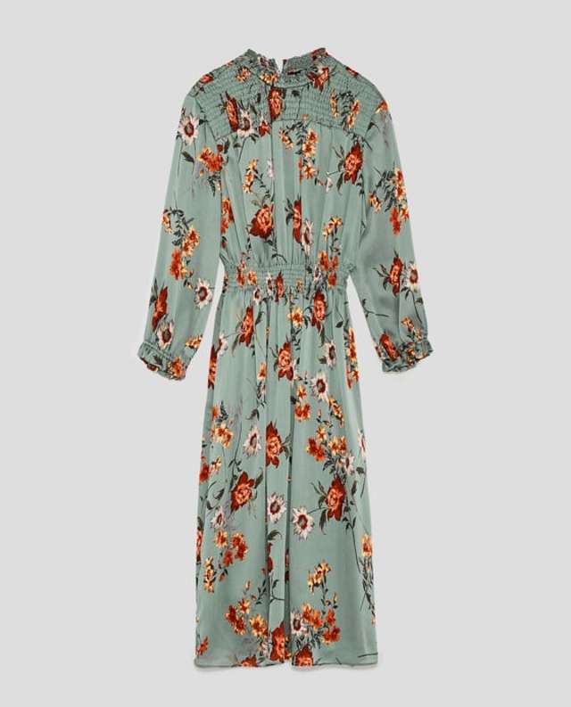 ストレッチディテール入りミディ丈ワンピース