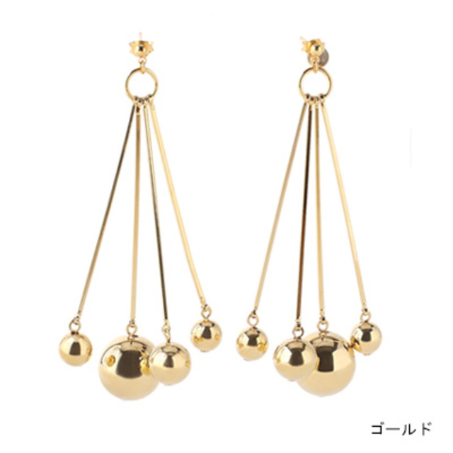 メタルスフィアが揺れるロングピアス