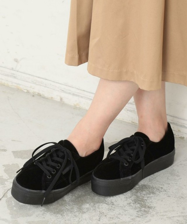 プラットフォームスニーカー