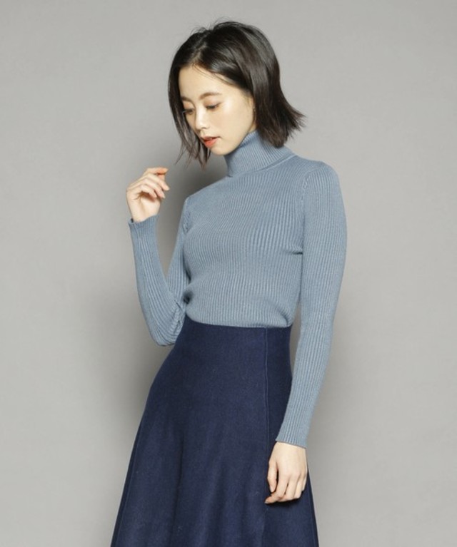 タートルネックカラーニット