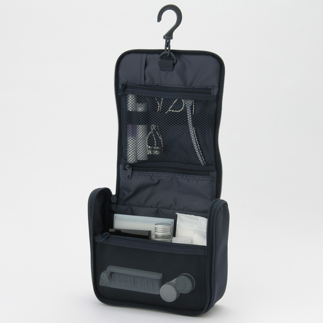 ポリエステル吊して使える洗面用具ケース　ネイビー・約１６×１９×６ｃｍ