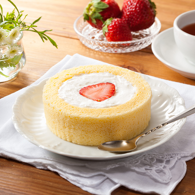 プレミアムロールケーキ(いちごのせ)
