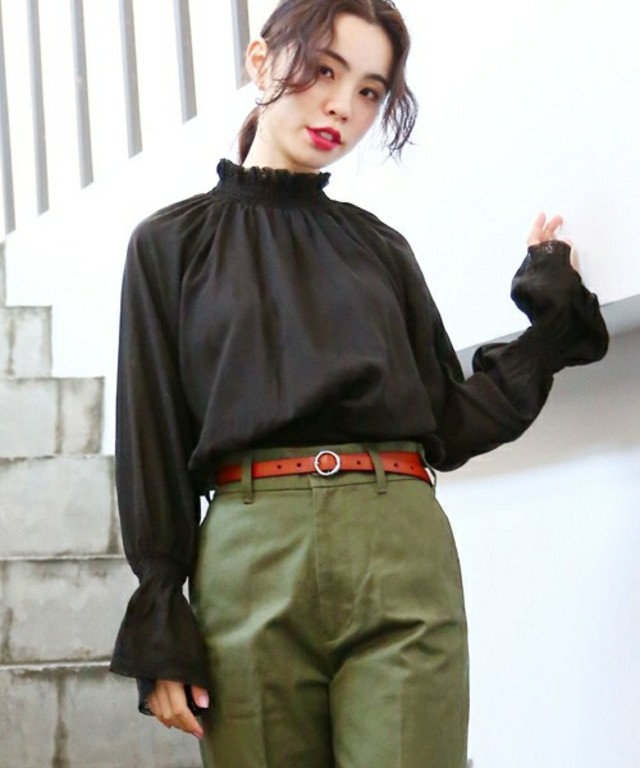 スタンドレースソデフレアブラウス