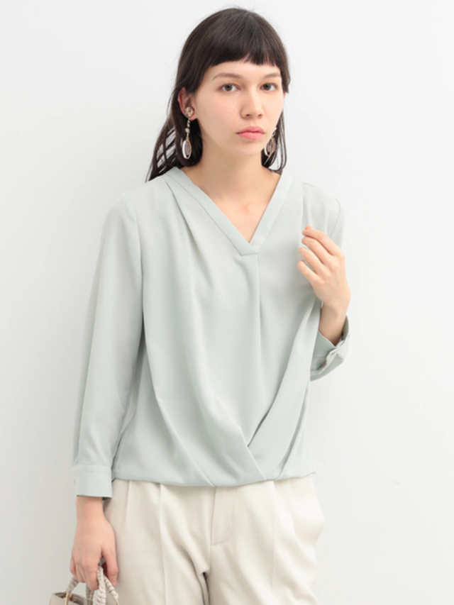 裾タックブラウス