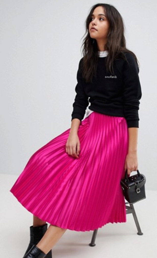 マゼンダピンクプリーツスカート