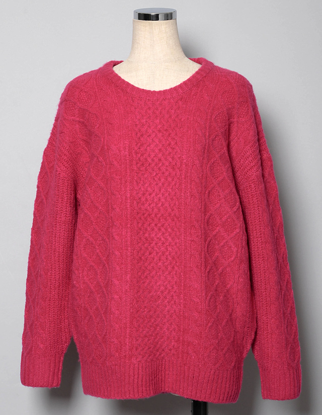 ケーブル編みブークレニットトップス