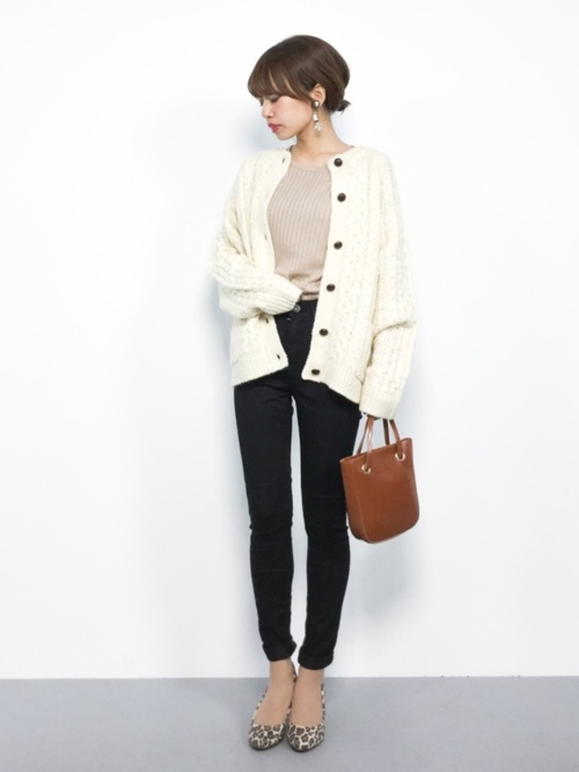 古着屋さんで見つけたようなもっふりケーブル編みカーディガン