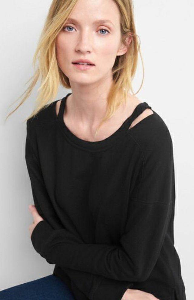 カットアウト プルオーバースウェットシャツ