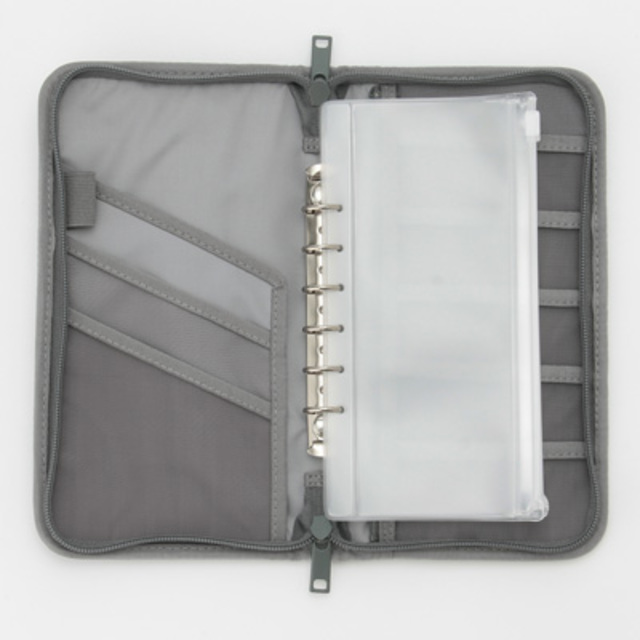 ポリエステルパスポートケース・クリアポケット付　グレー・約23.5×13×2.5㎝