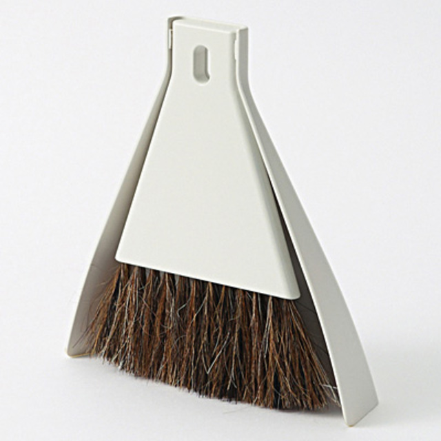 卓上ほうき（ちりとり付き）　約幅１６×奥行４×高さ１７ｃｍ