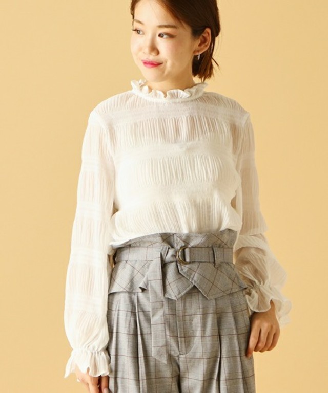 長袖ハイネックシャーリングブラウス