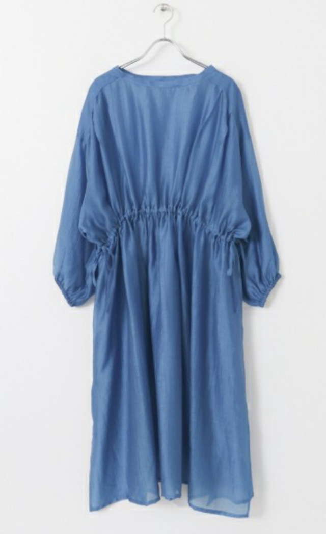 サイドスリットギャザードレス