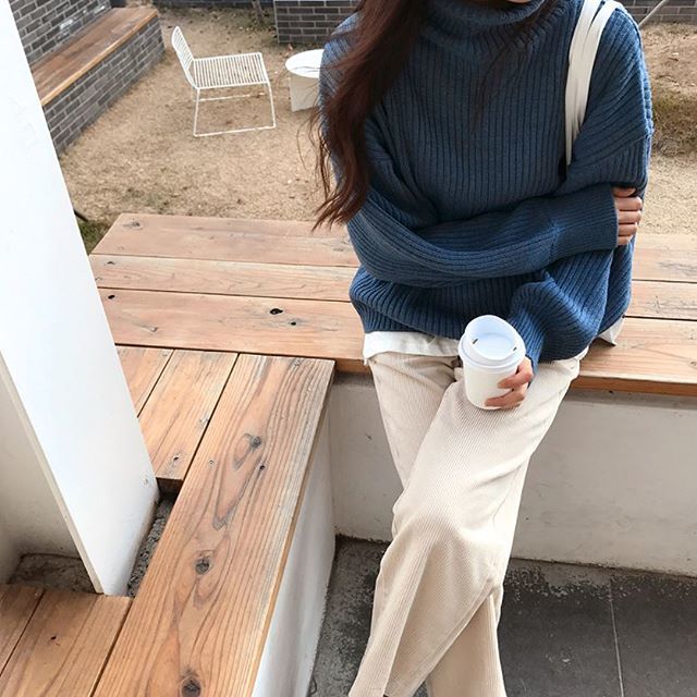 ルーズタートルネックニット