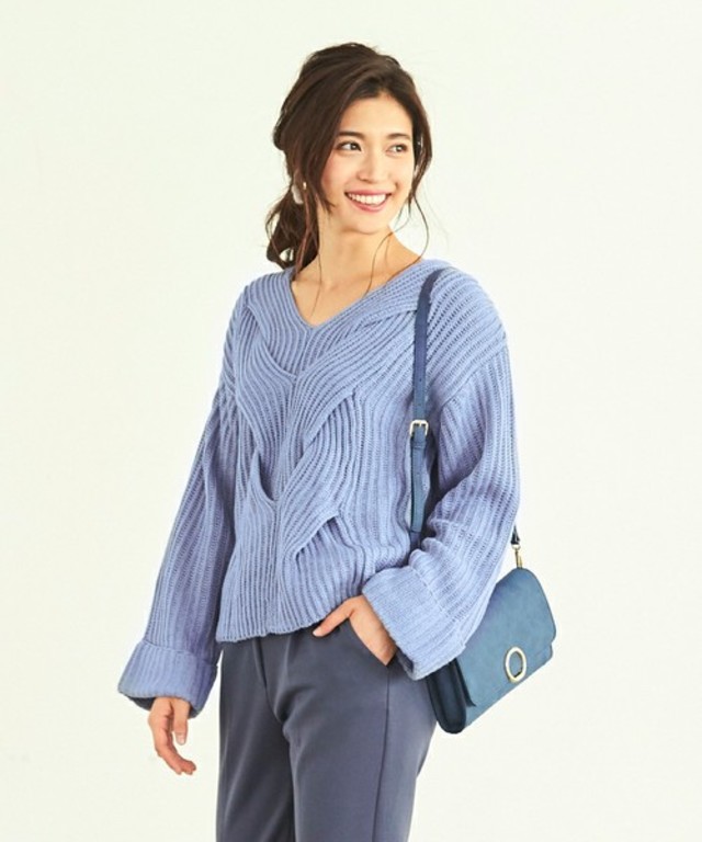フロントツイストケーブルニット