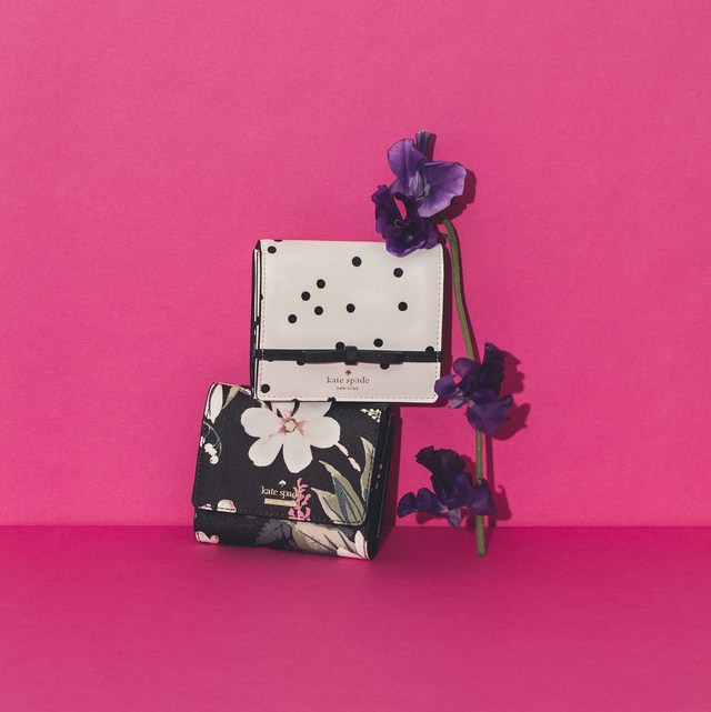 上から17,280円、16,200円／ケイト・スペード ニューヨーク（お問い合わせ先 ケイト・スペード ジャパン 050-5578-9152）