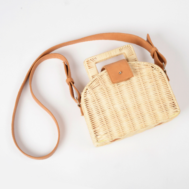 Control Freakハーフムーンラタンバッグ