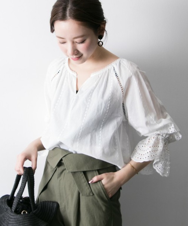 アイレット刺繍レースブラウス