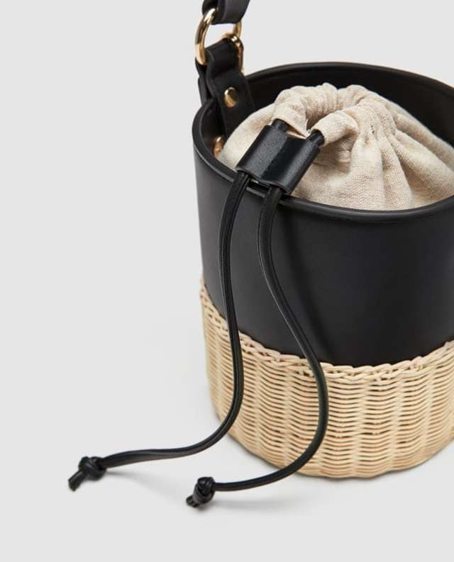 キューブ型ラフィアクロスボディバッグ