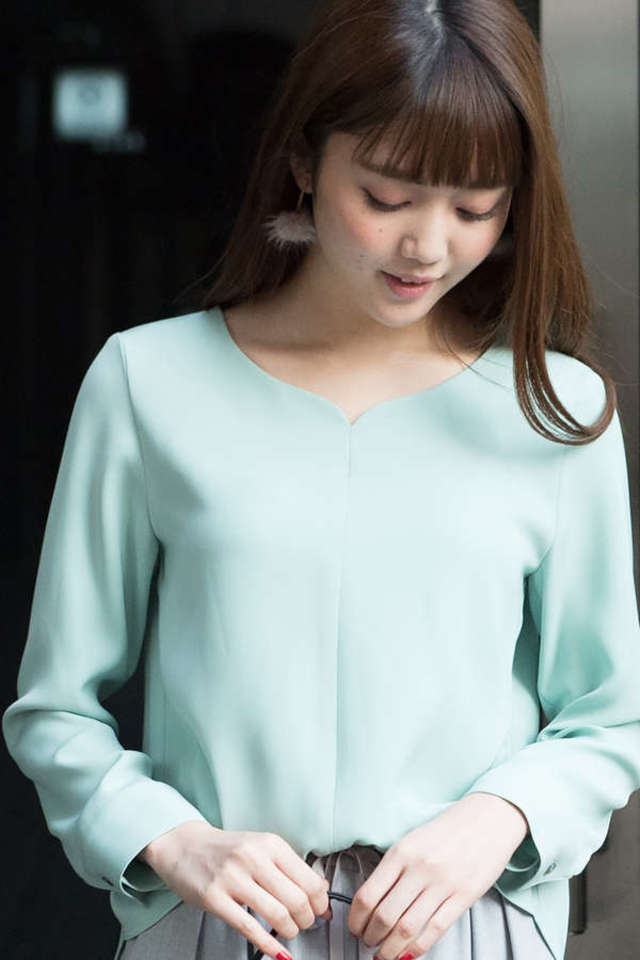 ハートネックトロミブラウス