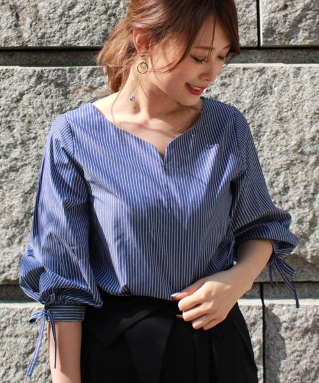 ハートネックTCブラウス