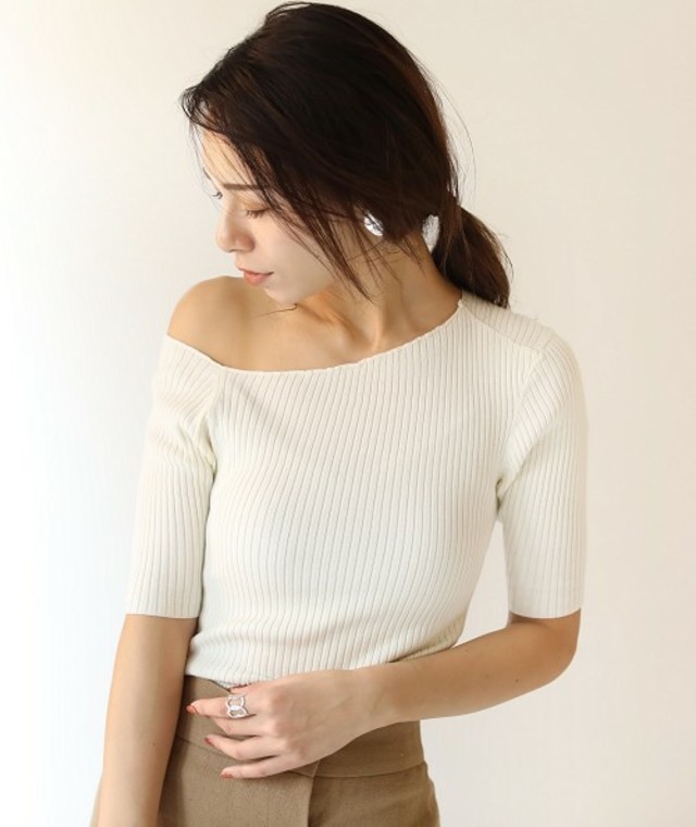 ワンショルダーリブニット