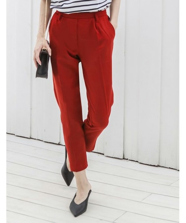 ストレッチ美脚テーパードパンツ