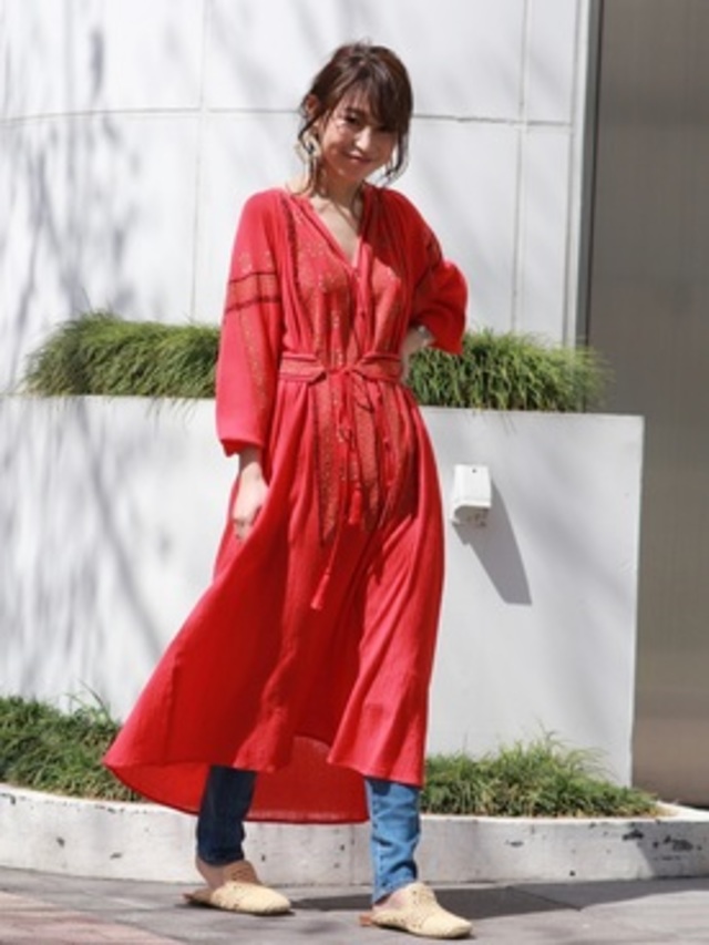 エンブロイダリーベルトコンビガウン