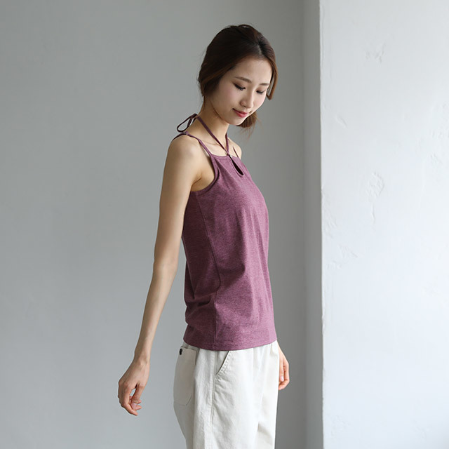 こだわりさんのごきげんカップイン 後ろのリボンが揺れるホルターキャミソール