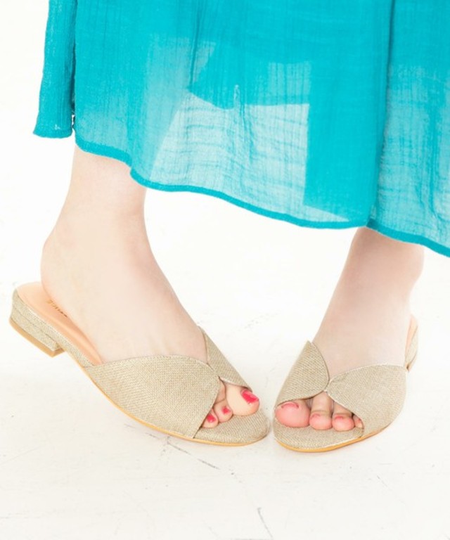 フラットサンダル