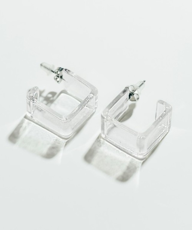 クリアシカクピアス