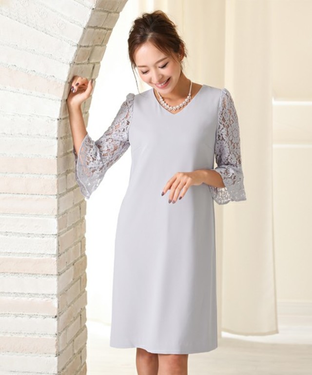 レースフレアスリーブVネックワンピース